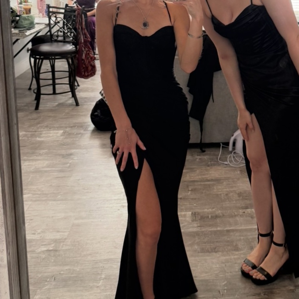 Elegant Black Evening Gown with Slit